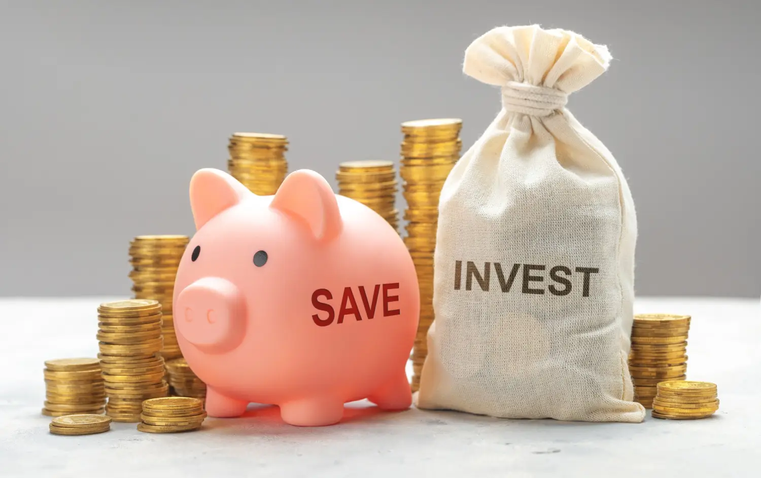 Savings jar and investment funds representing SMSF investment choice